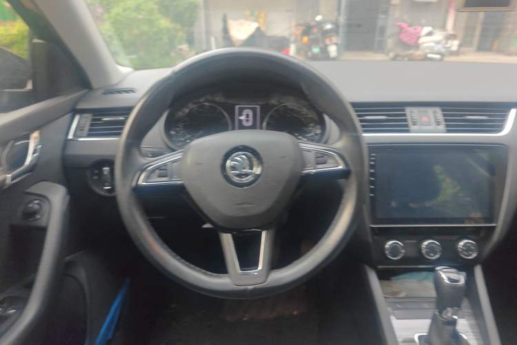 Used Skoda Octavia 2017 1.6L Automatic Smart Drive Edition