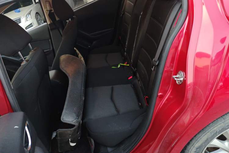 Used Mazda 3 Axela 2016 Sedan 1.5L Manual Comfort Model
