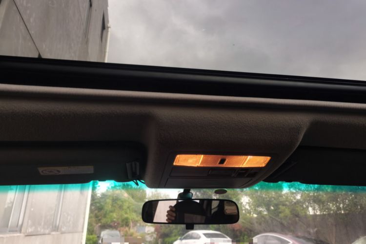 Used Toyota Highlander 2011 2.7L Two-Wheel Drive 7-Seater Luxury Edition
