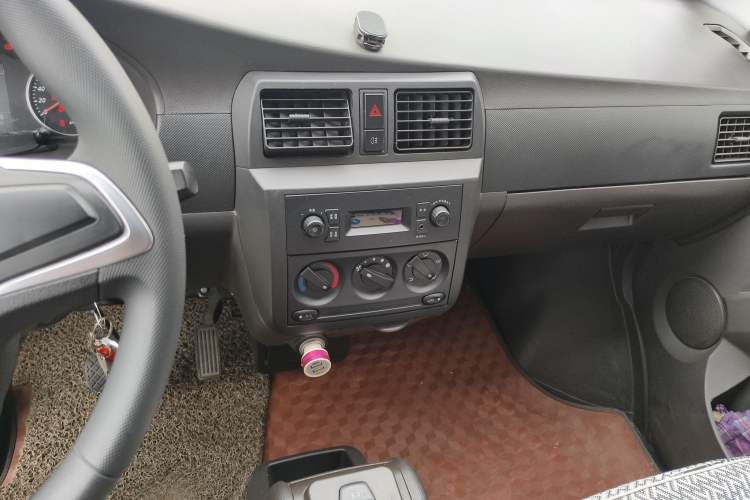 Used Wuling Rongguang EV 2022 Base Model Enclosed-Window Vehicle with 5 Seats Powered by Penghui Battery