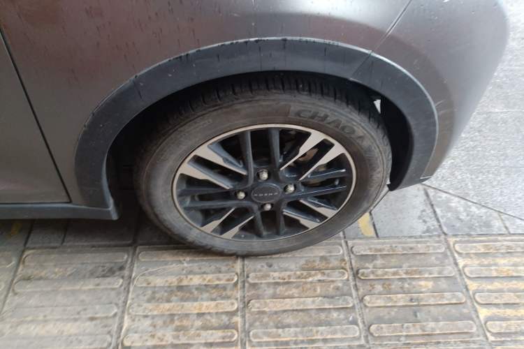 Used Chery Little Ant 2022 Revised Version Sweet Pink Edition Half-Sugar Version Lithium Iron Phosphate 30.7 kWh 30 kW 301 km Right Front Wheel Hub