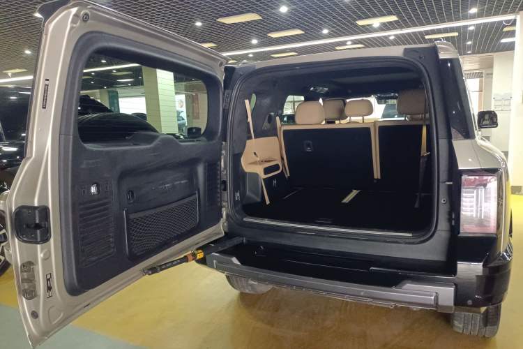 Used Formula Leopard 8 2025 Smart & Brave Flagship Edition 7 Seats
