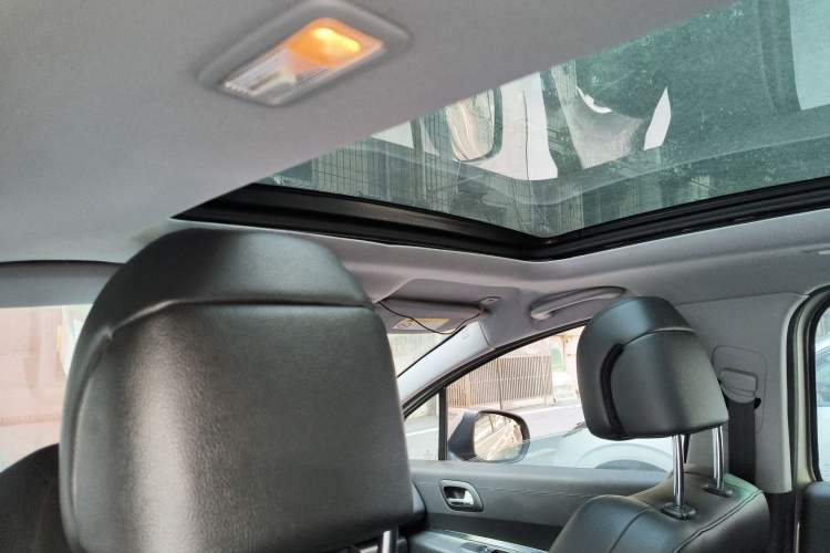 Used Peugeot 3008 2015 1.6THP Automatic Prestige Edition Headliner