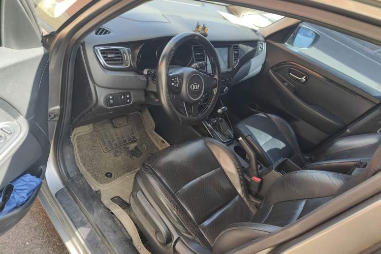 Used Kia Carens 2013 2.0L 7-Seater Automatic Comfort Edition China IV Standard