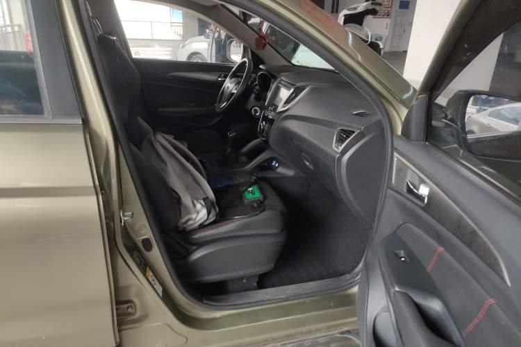 Used CHANGAN CS75 2014 2.0L Manual Luxury Version China V Standard
