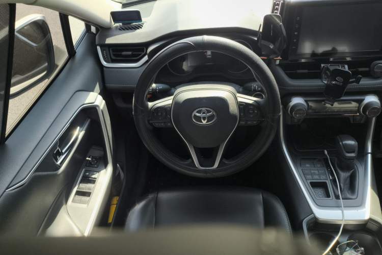 Used Toyota RAV4 2020 2.0L CVT 4x4 Trend Edition Steering Wheel