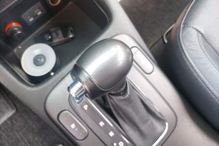 Used Kia K3 2013 1.6L Automatic Premium Gear Lever
