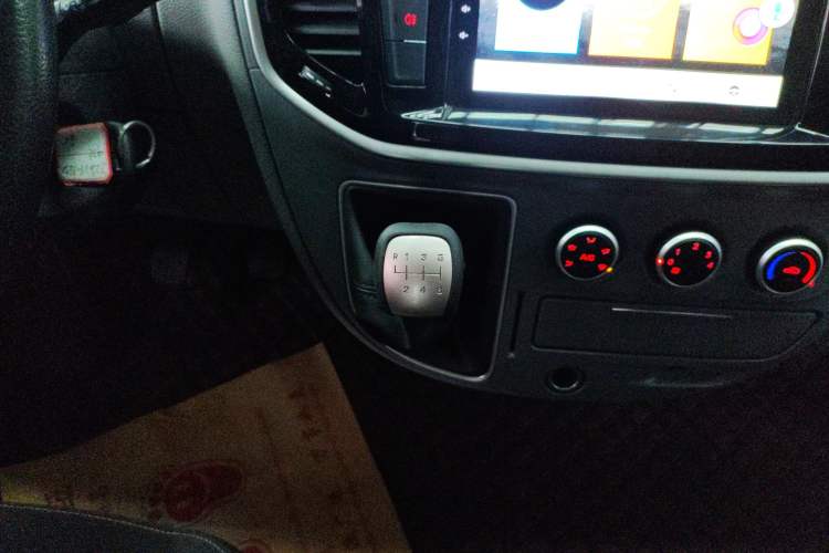 Used SAIC MAXUS Xintu V80 2021 2.0T Manual Classic Aoyuntong Short Wheelbase Mid-Roof 5/6-Seater Gear Lever