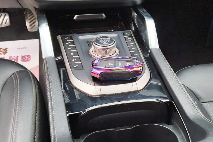 Used Zotye T700 2017 1.8T Dual-Clutch Prestige Model Gear Lever