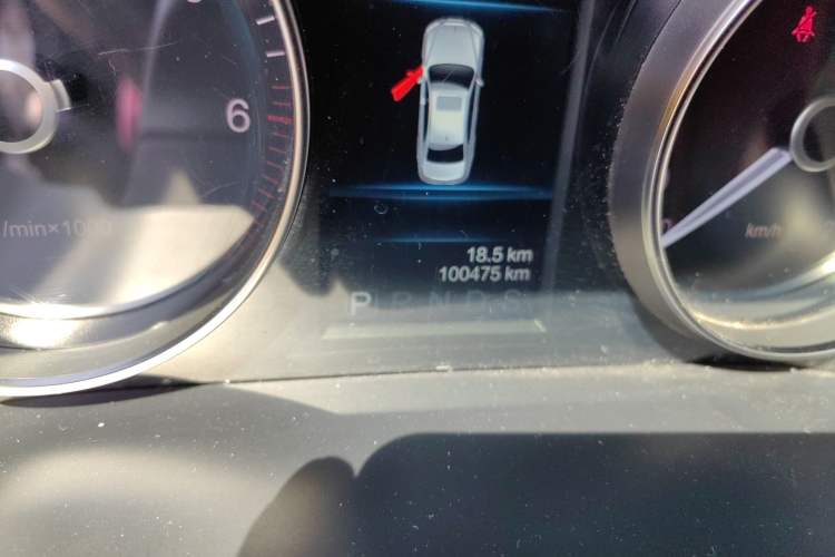 Used Hongqi H7 2019 2.0T Elite Edition Odometer Close Up