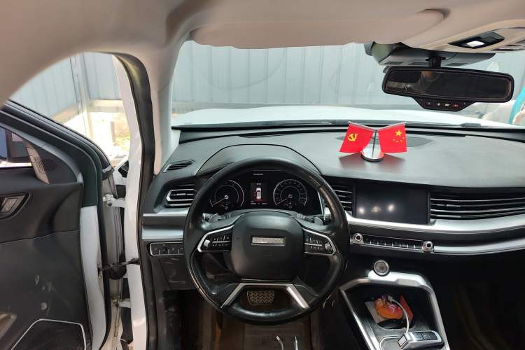 Used Haval H6 2017 Red Label 2.0T Automatic Two-Wheel Drive ZhiShang Model
