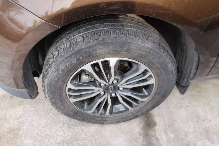 Used Geely Auto Vision X6 2016 1.8L Manual Luxury Model
