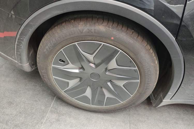 Used Tesla Model Y L 2025 Model Long-Range All-Wheel-Drive Version
