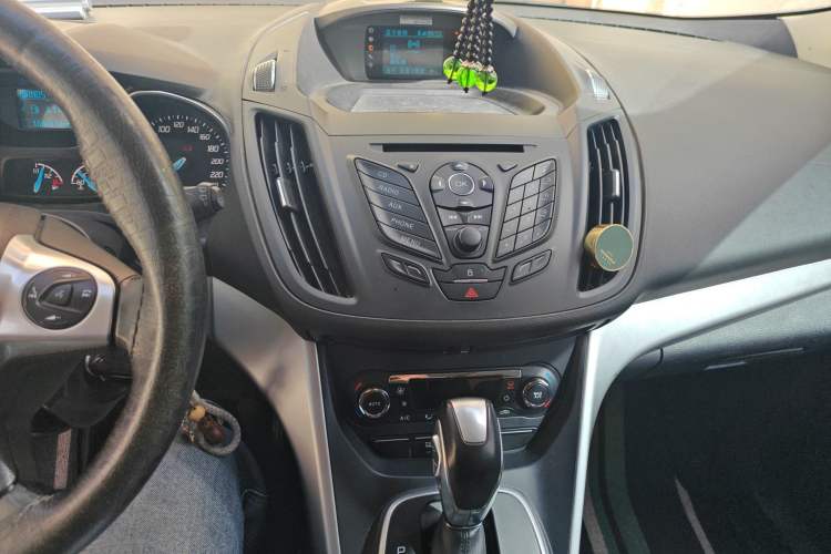 Used Ford Kuga 2015 1.5L GTDi Two-Wheel Drive Fashion Edition Audio And AC Panel