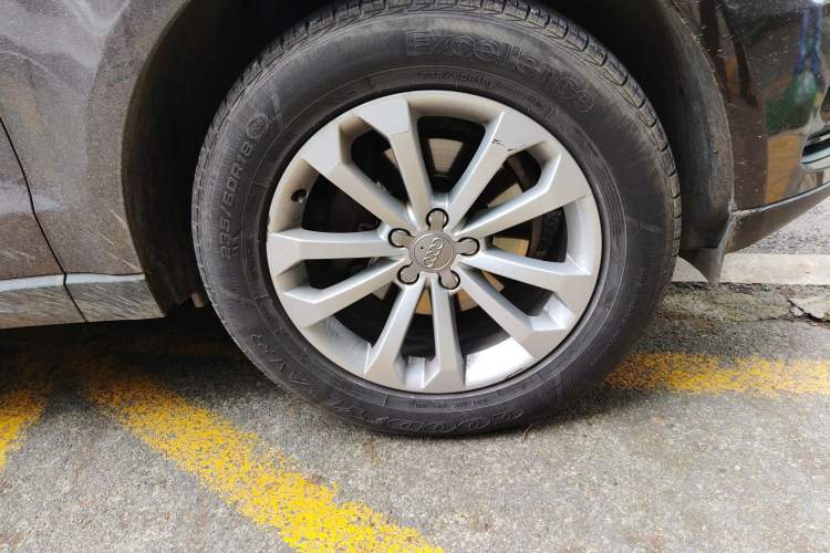 Used Audi Q5 2013 40 TFSI Technology Edition Right Front Wheel Hub