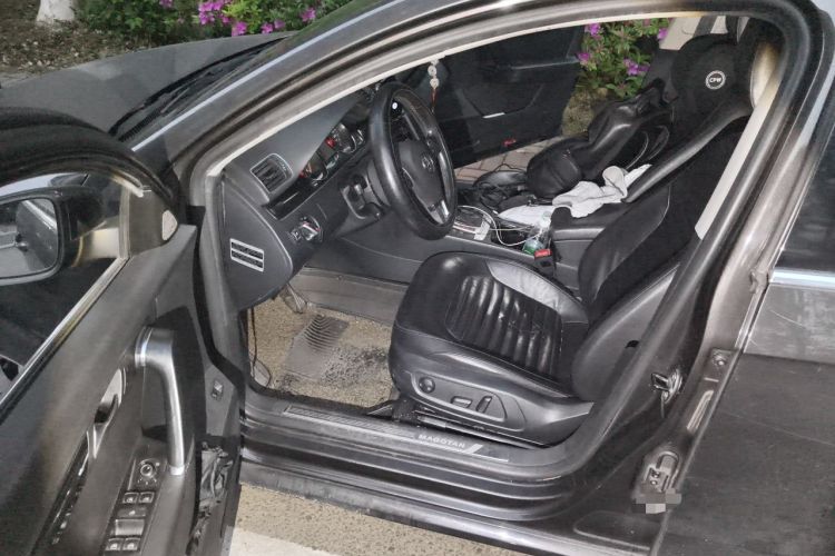 Used Volkswagen Magotan 2013 1.8TSI Luxury Model Interior 3