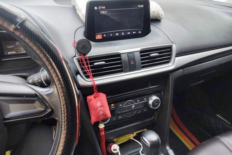 Used Mazda 3 Axela 2017 Sedan 1.5L Automatic Luxury Model China VI Standard Audio And AC Panel