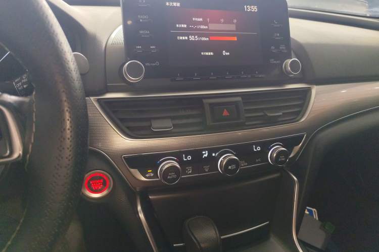 Used Honda Accord 2018 260TURBO Luxury Edition China V Emission Standard Audio And AC Panel