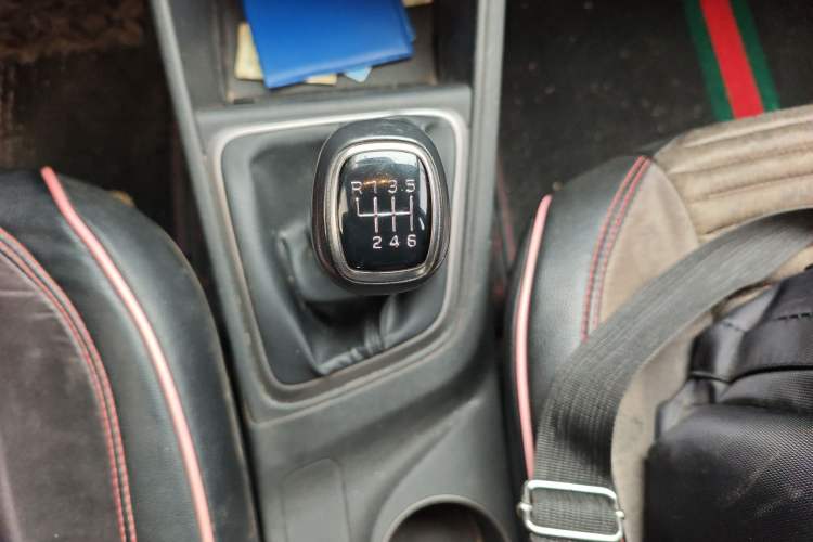 Used Hyundai Verna (new generation) 2020 1.4L Manual GLS Cool Edition Gear Lever