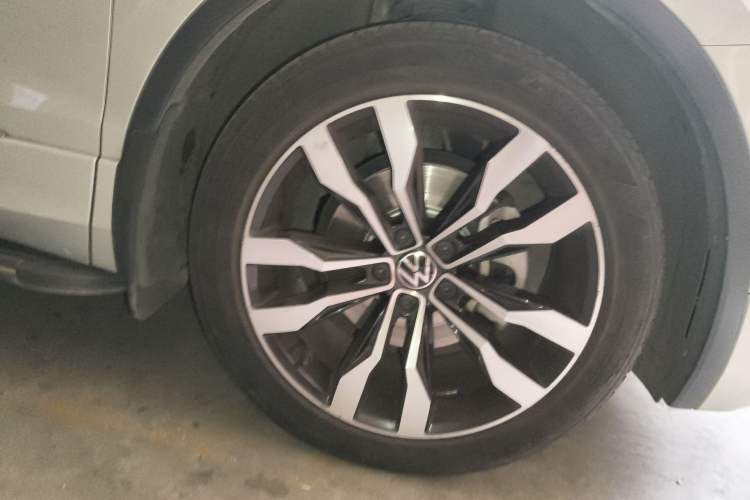 Used Volkswagen Tiguan L 2021 380TSI Automatic All-Wheel Drive R-Line Comfort Plus 7-Seater Right Front Wheel Hub