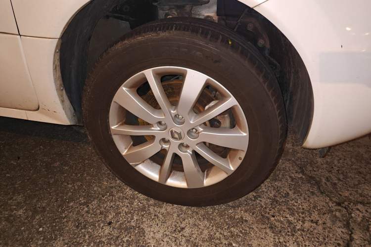 Used Renault Koleos 2015 2.0L Two-Wheel Drive Standard Edition Right Front Wheel Hub