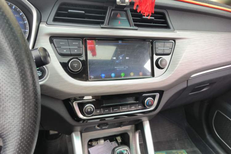 Used Geely Auto Vision X3 2017 1.5L Automatic Luxury Model Audio And AC Panel