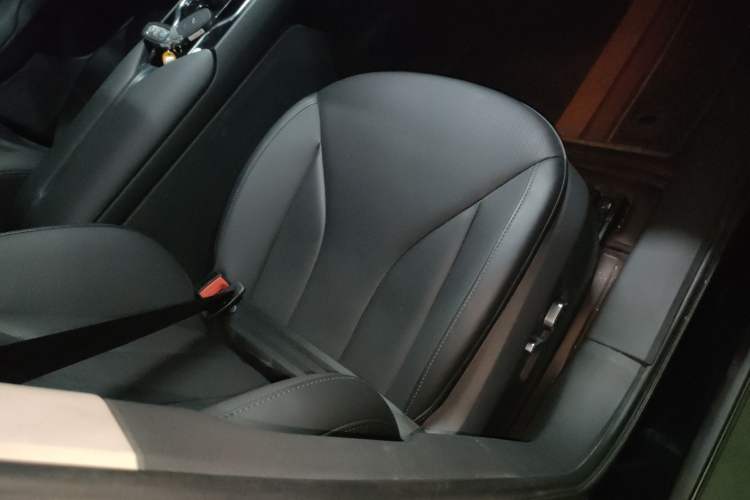 Used Hongqi E-QM5 2022 431 km Charge & Enjoy Edition
