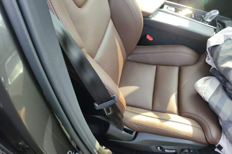 Used Volvo XC60 New Energy 2019 T8 E-Drive Hybrid Prestige Luxury Version China V Standard
