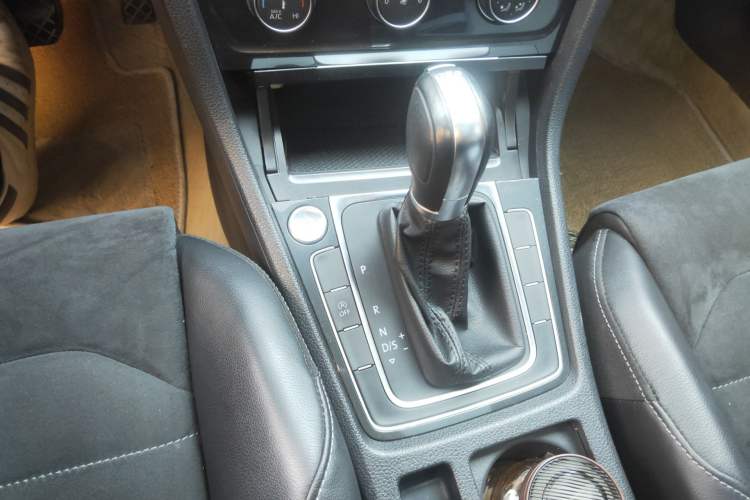 Used Volkswagen Golf 2020 Zhiai Edition 280TSI DSG Luxury Model
