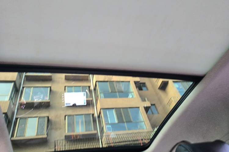 Used Roewe RX8 2018 30T Smart Connectivity Two-Wheel Drive Supreme Edition
