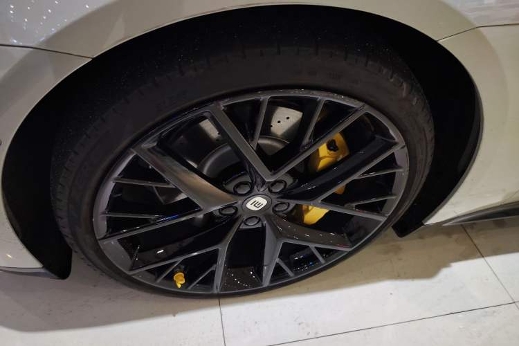 Used Xiaomi Auto SU7 2024 Four-Wheel Drive Ultra-Long Range Advanced Intelligent Driving Max Edition Exterior 4