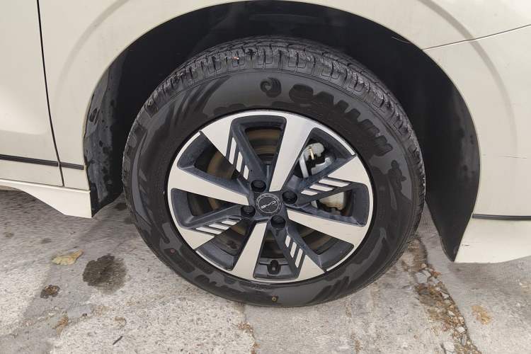 Used BYD e2 2023 Luxury Model Right Front Wheel Hub