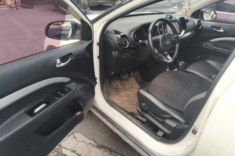 Used Kia kx1 Stonic 2019 1.4L Automatic Fashion Edition China VI Driver Seat