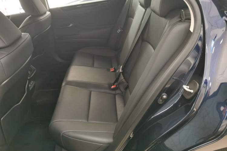 Used Lexus ES 2020 200 Excellence Edition
