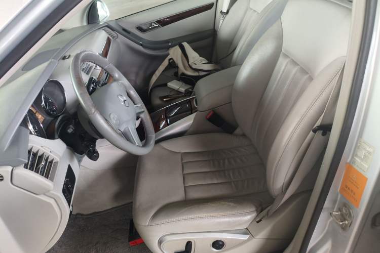 Used Mercedes-Benz R-Class 2010 R 350 L 4MATIC Grand Edition Left Front Seat