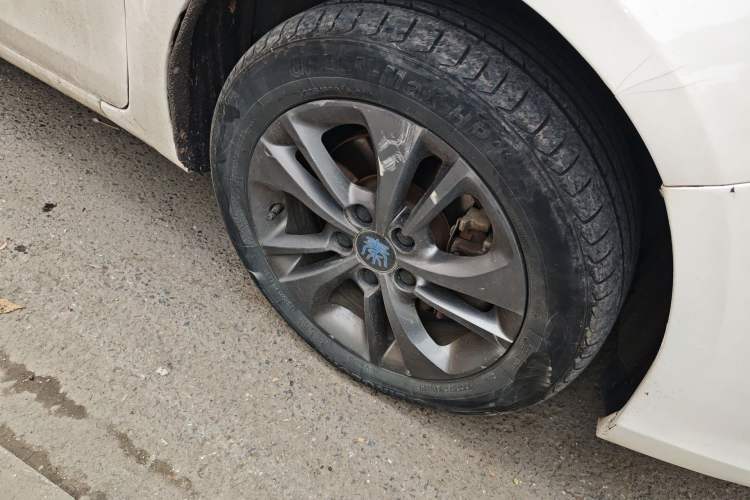 Used BYD Qin New Energy 2017 1.5T Luxury Model Right Front Wheel Hub