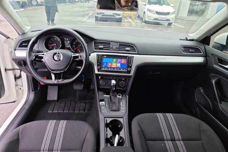 Used Volkswagen Lamando 2015 230TSI DSG Fashion Edition
