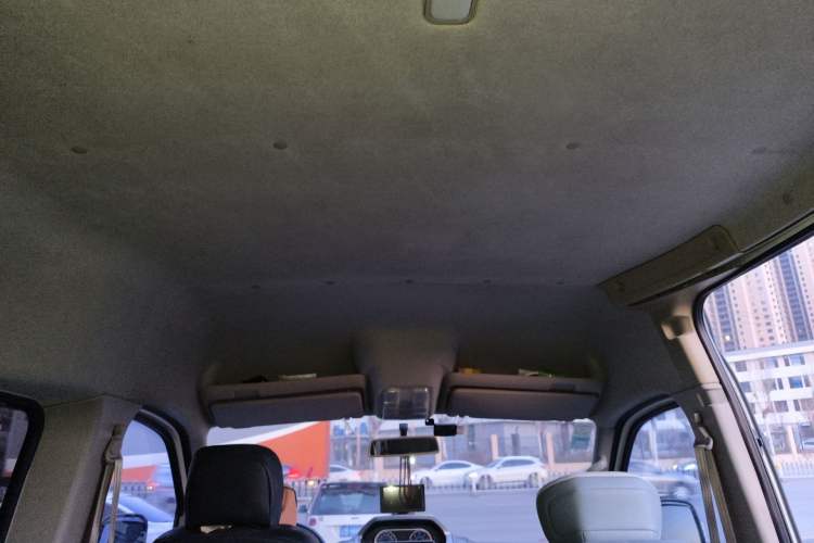 Used SAIC MAXUS Xintu V80 2014 2.5T Aotuntong Long Wheelbase Mid-Roof Model Headliner