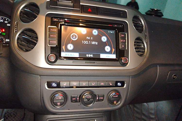 Used Volkswagen Tiguan 2015 1.8TSI Automatic Two-Wheel Drive Luxury Model Audio And AC Panel