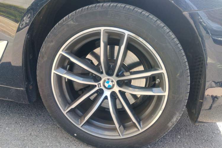 Used BMW 5 Series 2021 525Li M Sport Package Right Front Wheel Hub
