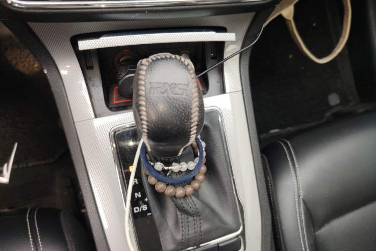 Used Roewe RX5 2016 20T Two-Wheel Drive Automatic Internet Smart Edition
