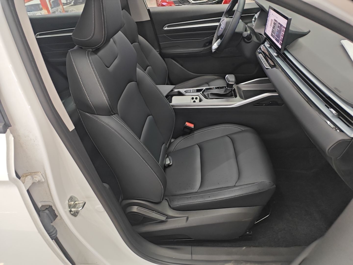 Geely Auto Emgrand 2026 Model 4th Generation 4 Millionth Anniversary Edition 1.5L CVT Overdrive Edition — снимка 19