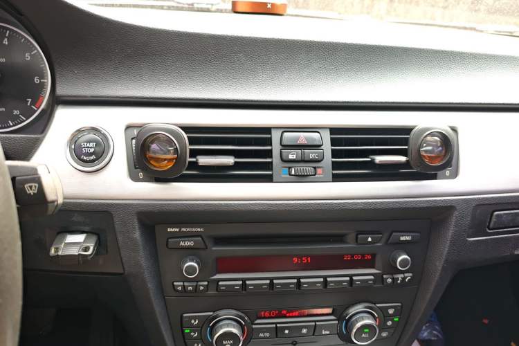 Used BMW 3 Series 2011 320i Coupe Audio And AC Panel