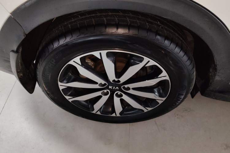 Used Kia KX5 2016 1.6T Automatic Two-Wheel Drive DLX Right Rear Wheel Hub