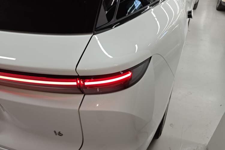 Used Li Auto Li Auto i6 2025 Model Four-Wheel-Drive Standard Type
