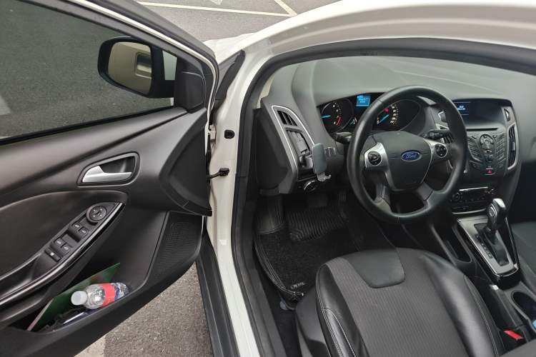 Used Ford Focus 2012 Sedan 1.6L Automatic Fashion Edition Driver Seat
