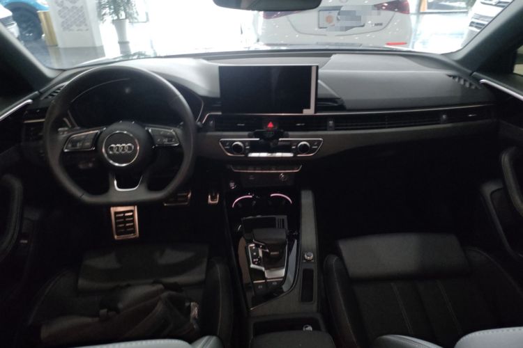 Used Audi A4L 2023 40 TFSI Luxury Dynamic Model Center Console