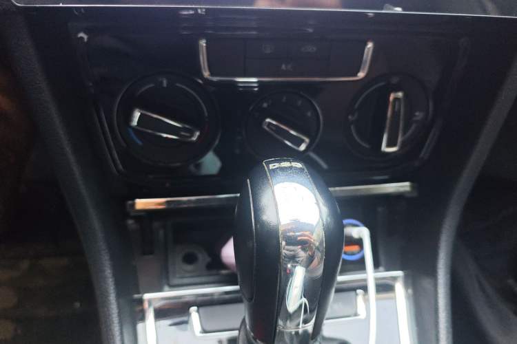 Used Volkswagen C-TREK 2017 230TSI DSG Comfort Version Audio And AC Panel