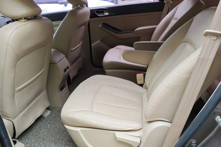 Used Baojun 730 2014 1.5L Manual Luxury Navigation ESP Version 7 Seats Left Rear Seat