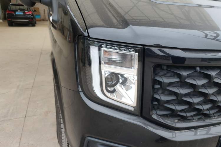 Used JMC Fushun 2023 2.0T Automatic Mid-Range High-Roof Commercial Multi-Purpose 7-Seater Passenger Vehicle